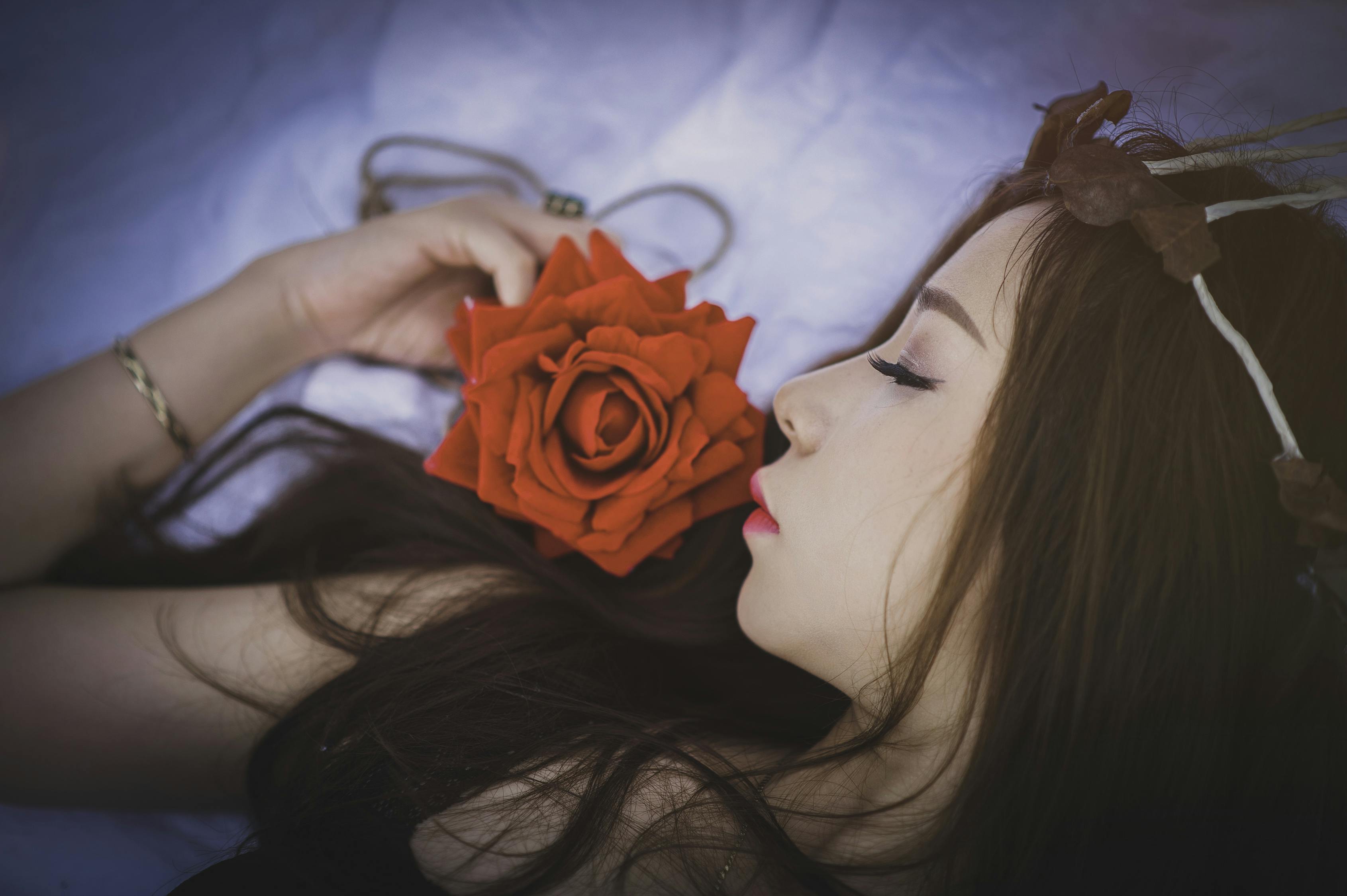 探索现代女性魅力的多重维度，闻香知女人最新资讯